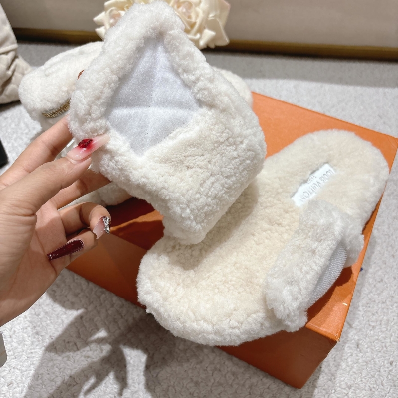 l0vis Vvtt0n slippers
